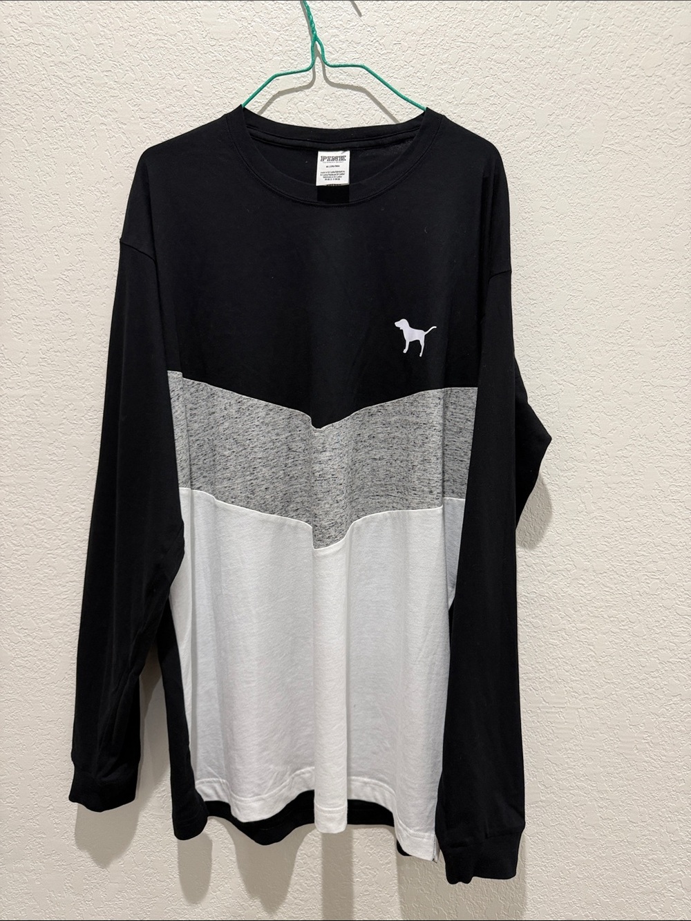 VS PINK BLACK and white long sleeves tee size M